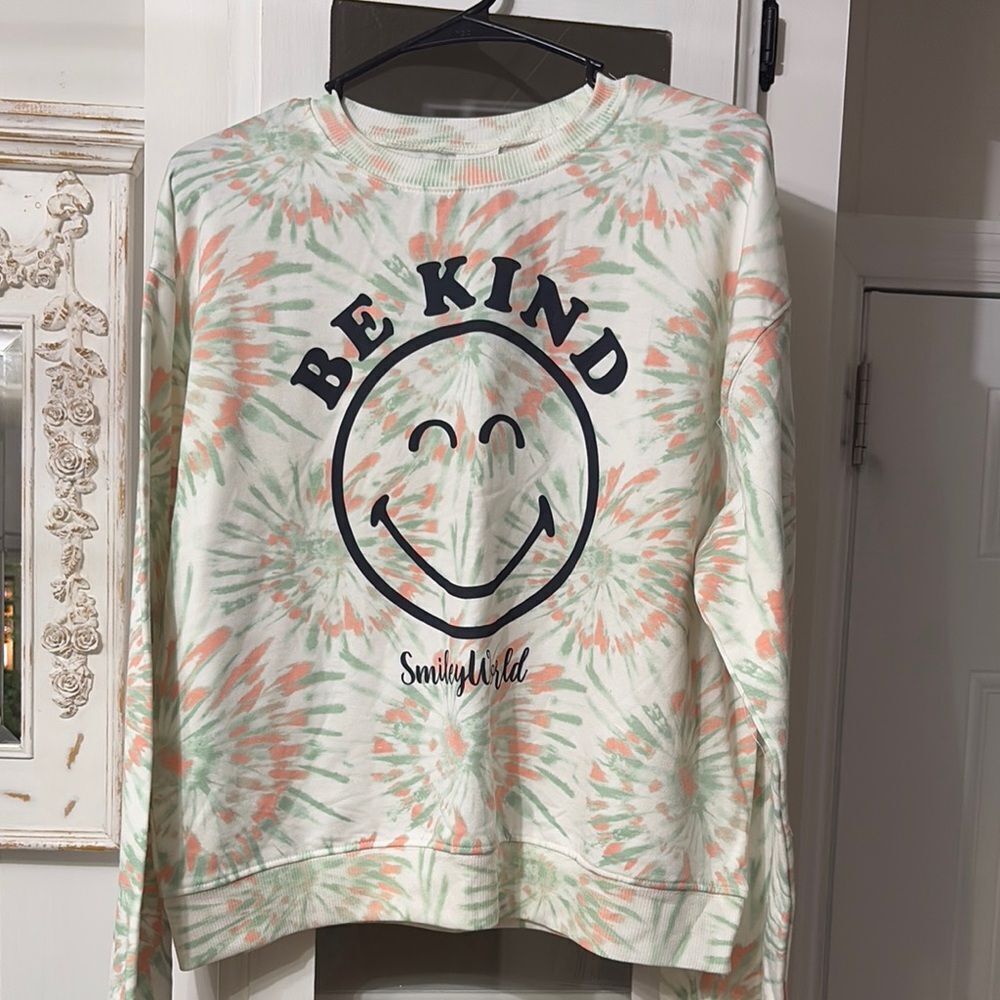 NWT SmileyWorld Be Kind Tie-Dye Sweatshirt Size Medium